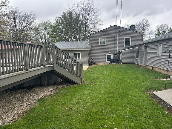 4th image of 40 Crestwood Dr