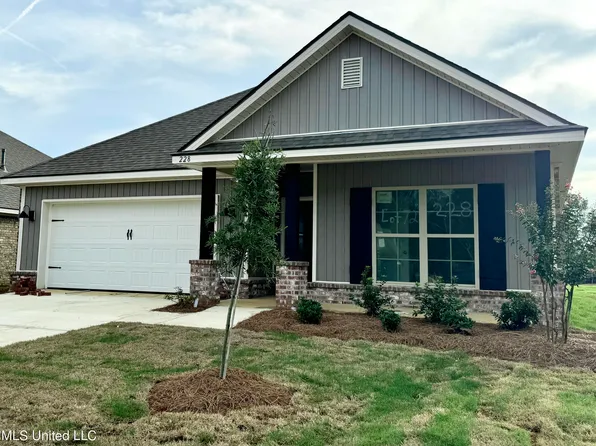 228 Serenity Lake Dr, Pearl, MS 39208