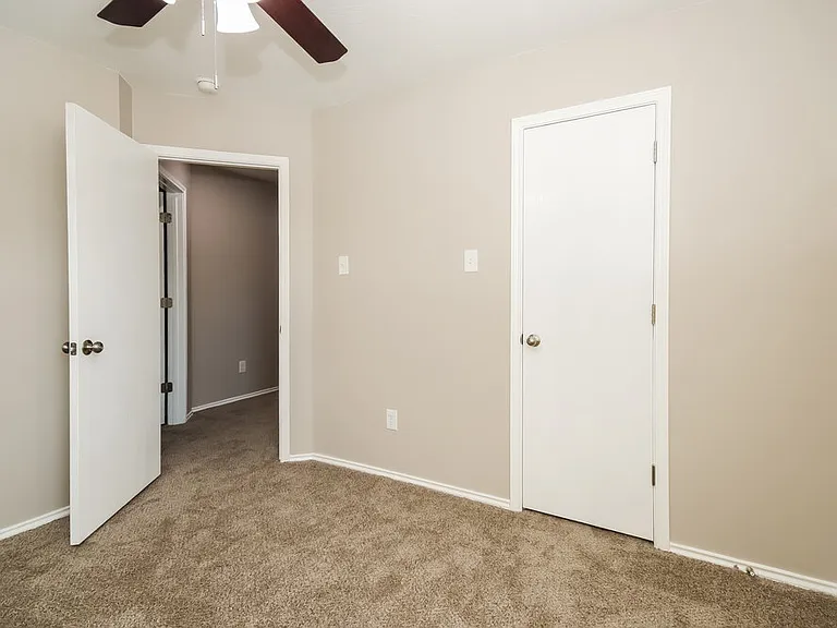 10005 Sterling Place Dr — Photo 17