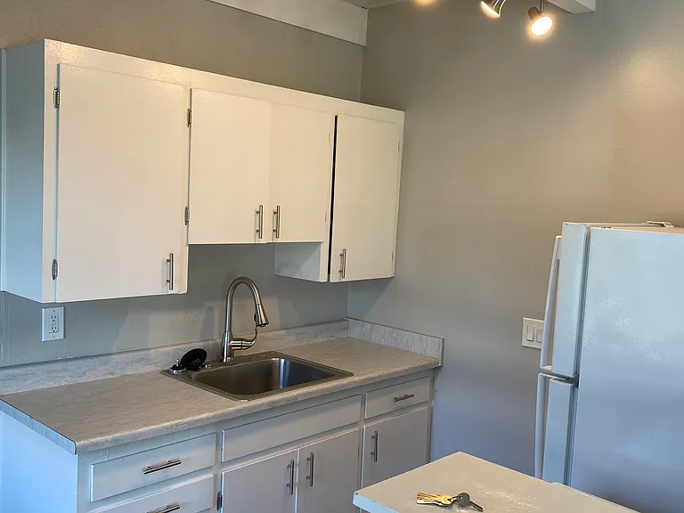 Grant St Apartments — Photo 10