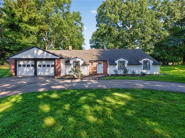 146 Crossover Rd, Fairport, NY 14450