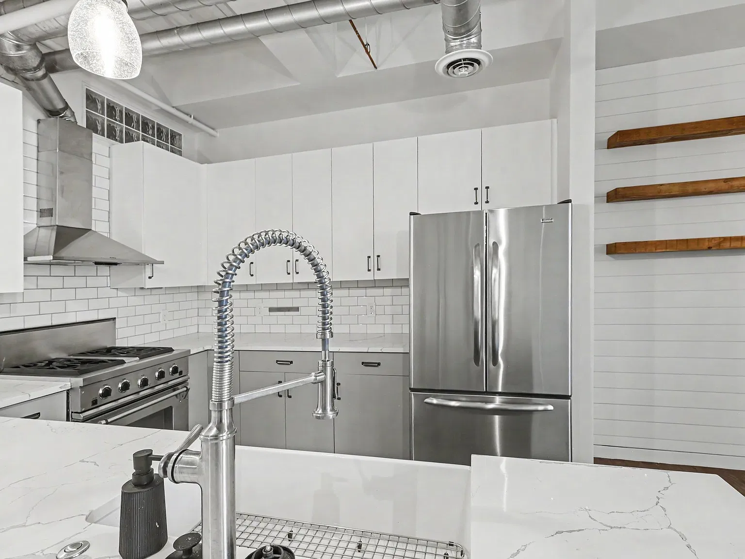 1 bed, 1.5 bath, 1020 sqft, $2,150 — Photo 2