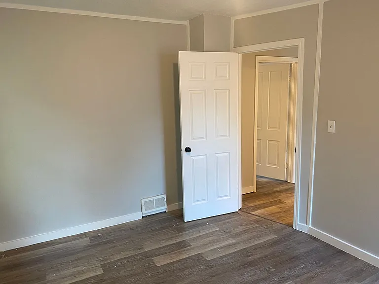 630 Chicago Ave — Photo 10