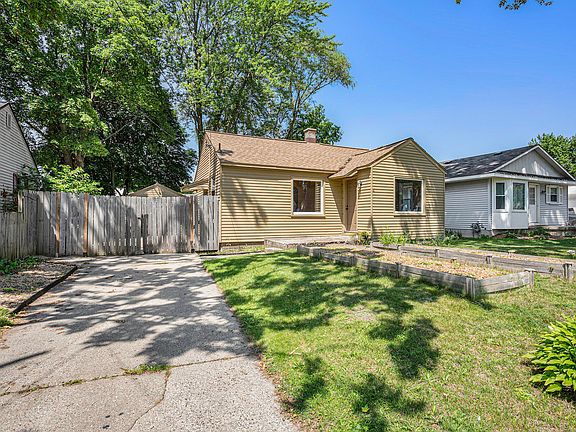 4th image of 3581 Oriole Ave SW