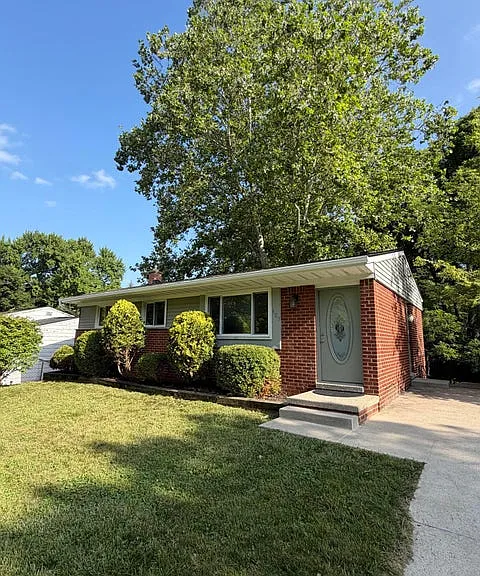 603 Manor Dr — Photo 2