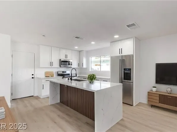 2368 Winterwood Blvd, Las Vegas, NV 89142