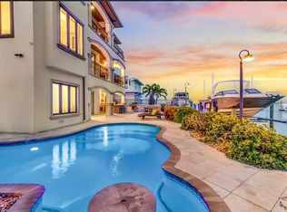 221 N Harbor Dr, Holmes Beach, FL 34217