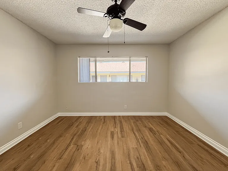 372 Freeman Ave — Photo 22