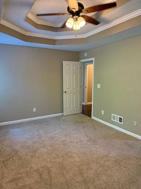 4 bed, 3.5 bath, 2630 sqft, $3,000 — Photo 4