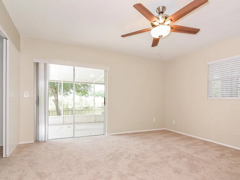 2451 Glenview Dr — Photo 8