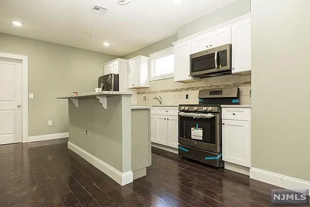 2 bed, 2.5 bath, 1200 sqft, $3,000 — Photo 2