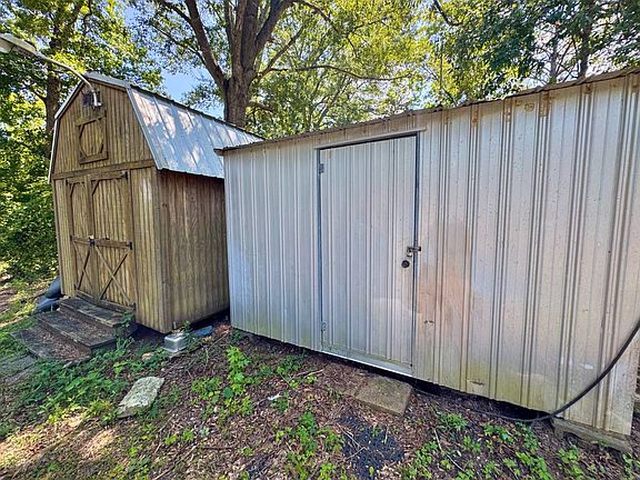 5th image of 211 Wade Rd