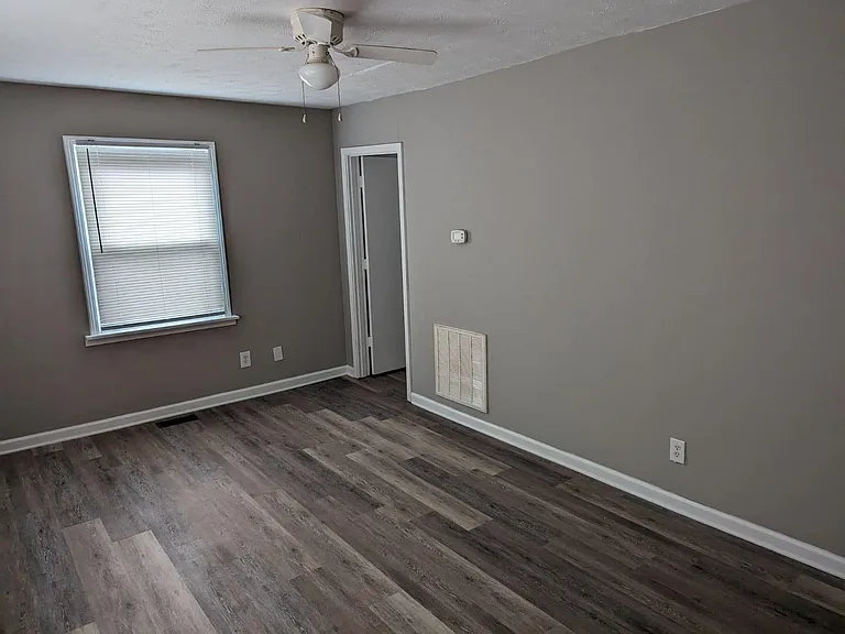 827 Glen Lily Rd #1 — Photo 5