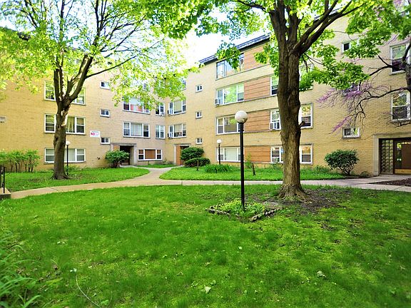 2nd image of 6132 N Damen Ave APT 3A