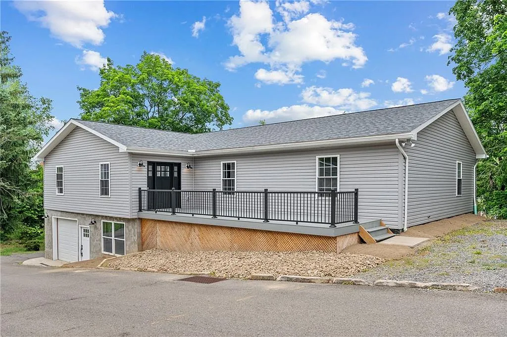 3 bed, 2400 sqft, $2,800 — Photo 1
