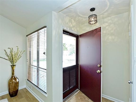 4th image of 8213 Briarwood Ln