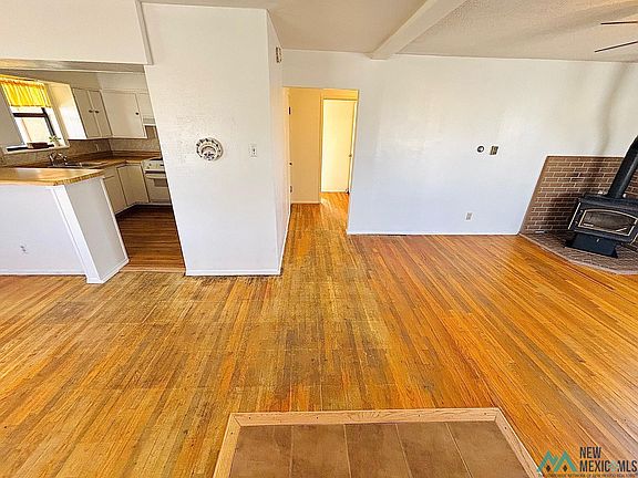 3rd image of 706 Sunset Dr