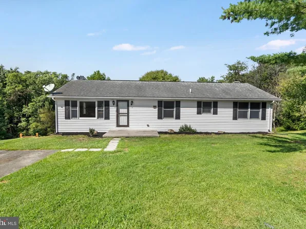 94 Bluejay Ct, Berkeley Springs, WV 25411