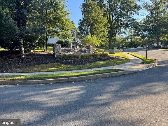 2nd image of 427 Marion Rd #427