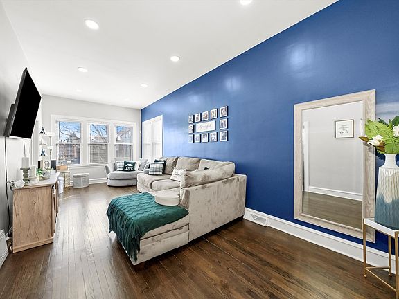 3rd image of 10518 S Avenue M