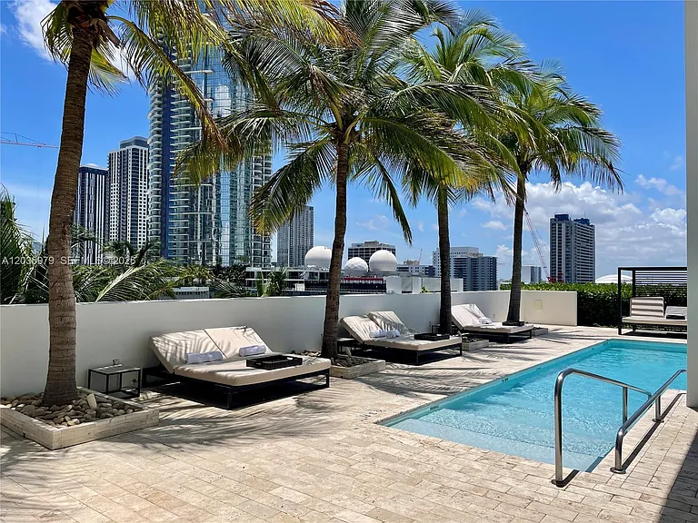 1040 Biscayne Blvd #1105 — Photo 33