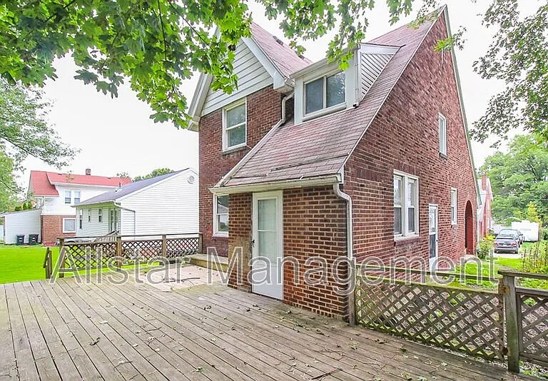 1562 Huguelet St — Photo 30