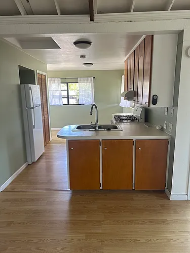 1607 Crest Dr Photo 1