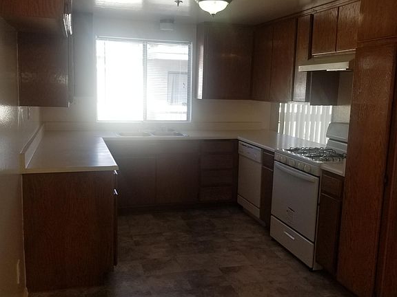 2nd image of 2480 Montrose Ave APT 5