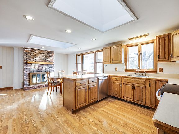 3rd image of 111 Portside Circle