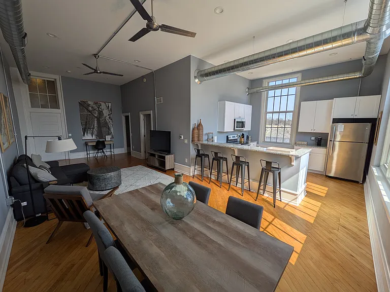 20 W Market St #6 — Photo 12