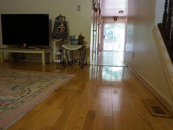 3rd image of 423 Vine Ave #A