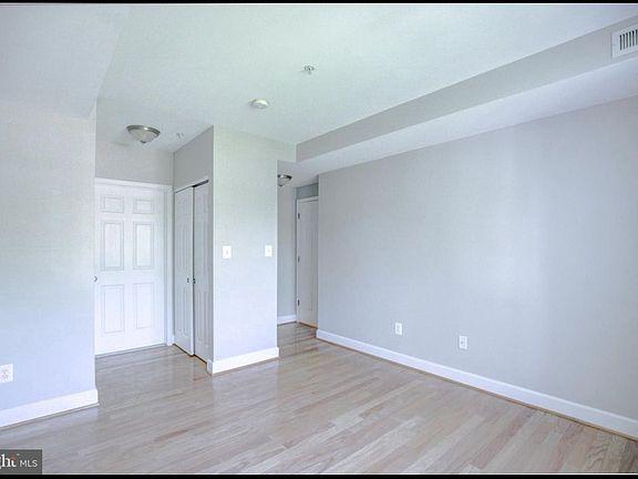 5th image of 229 N Thomas St Unit 302