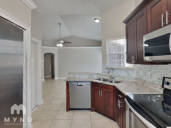 5th image of 233 Briar Bay Cir