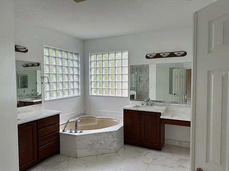 7092 Old Orchard Way — Photo 10