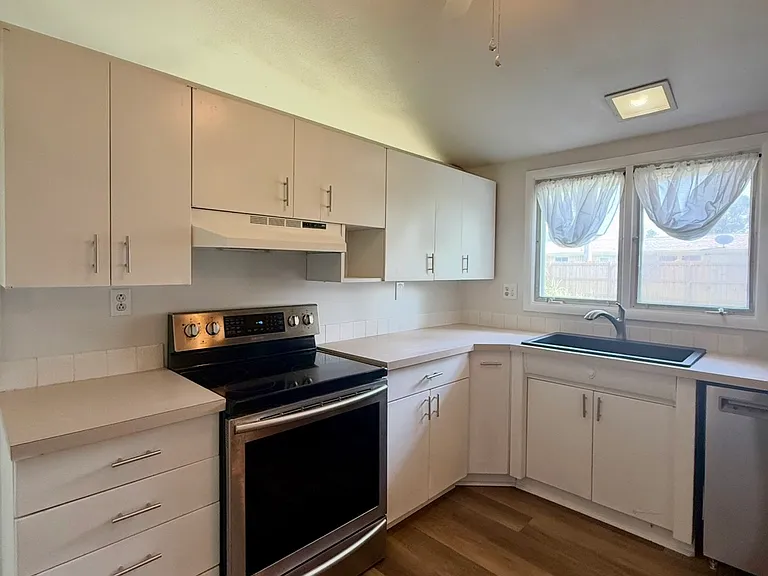 1207 Kingston Dr — Photo 1