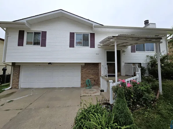 2543 W 20th St, Sioux City, IA 51103