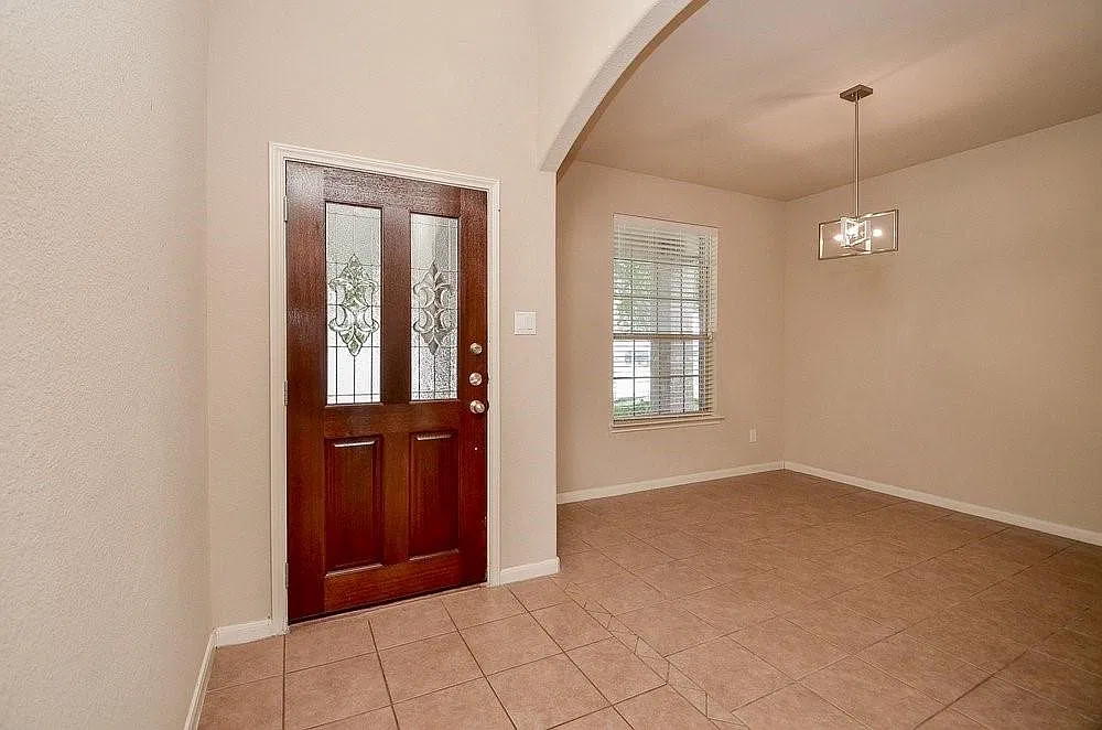4 bed, 2.5 bath, 2235 sqft, $2,200 — Photo 4