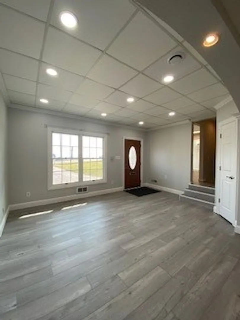 3 Bedroom Home in Middlebury! — Photo 2
