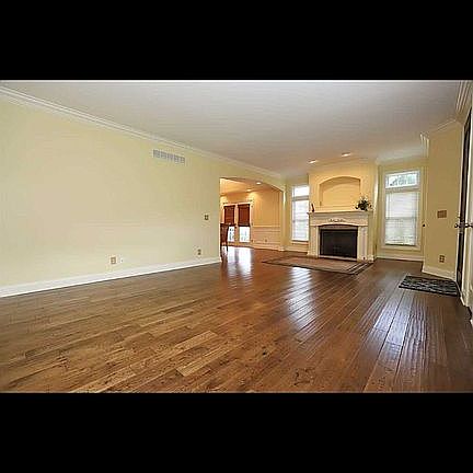4th image of 644 S Saint James Blvd