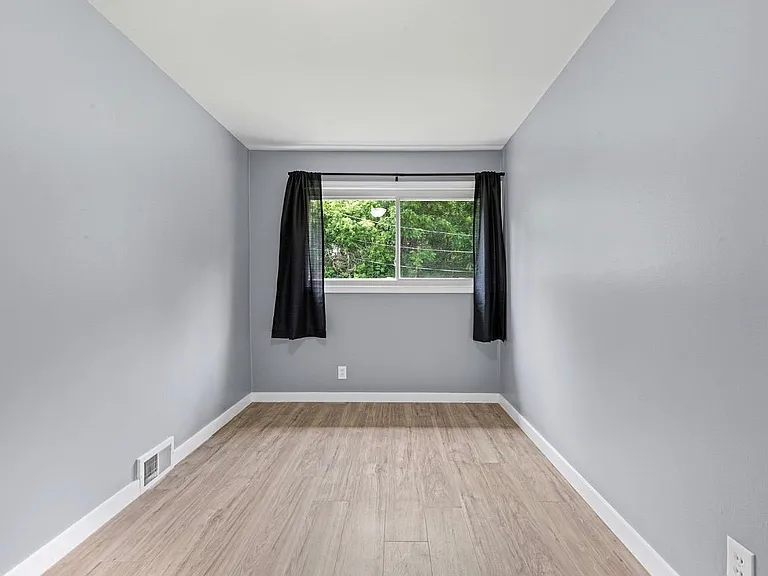 2464 Stieber St — Photo 8