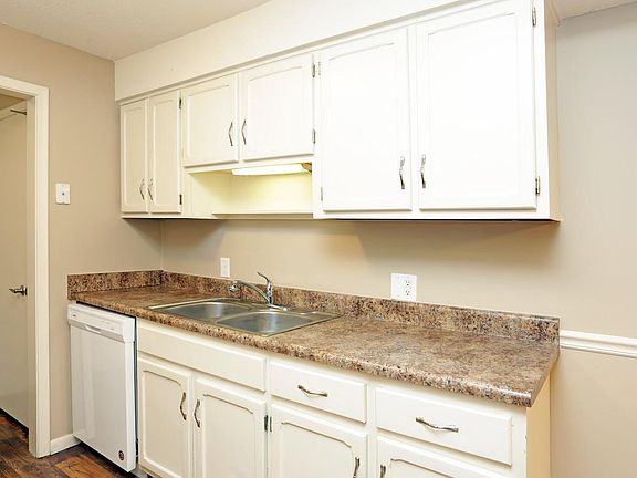 5th image of 5056 Grover St APT 3