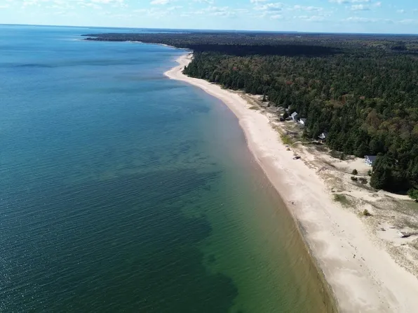 152 N Michibay Dr, Manistique, MI 49854