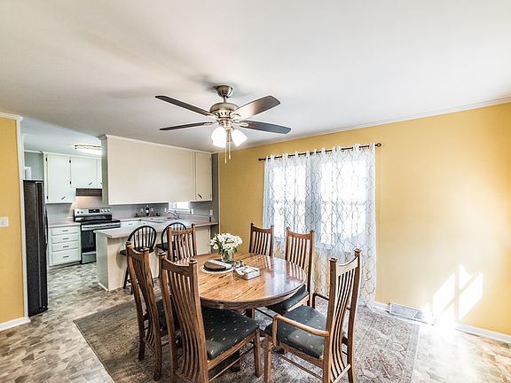 4th image of 11415 Crestfield Dr SE