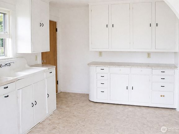 5th image of 905 Coolidge Road