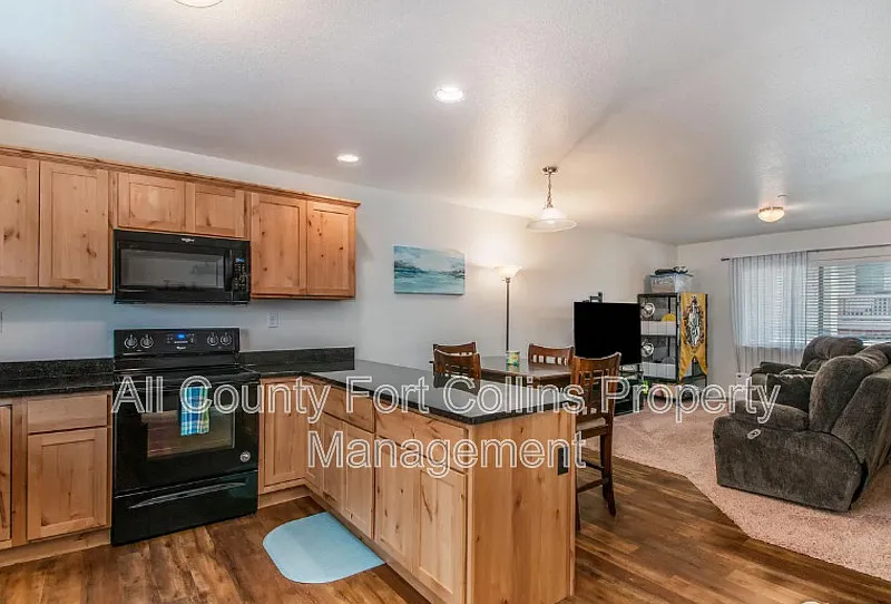 2 bed, 2.5 bath, 1475 sqft, $2,000 — Photo 4