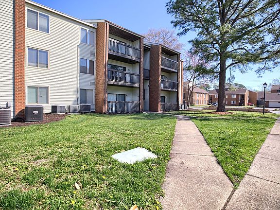 2nd image of 13 Haverford Ct #2