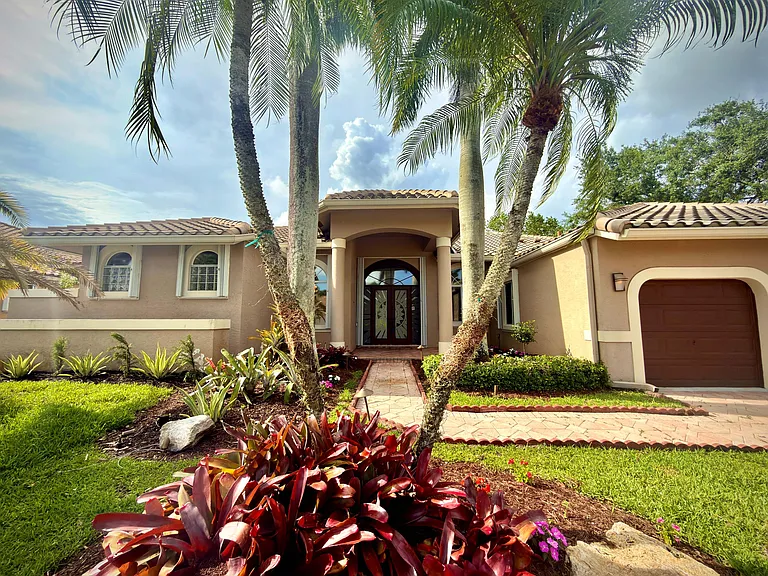 2579 Mayfair Ln — Photo 38