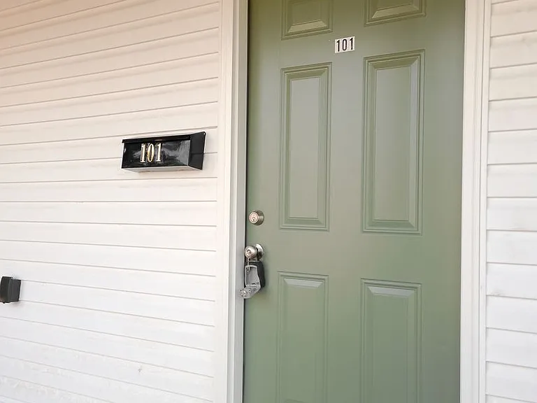 1108 Coats St — Photo 2