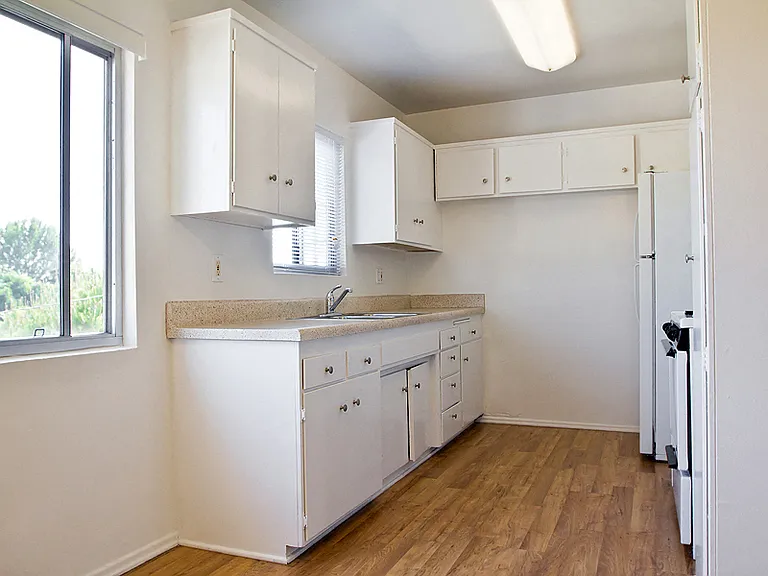 Ravencrest Apartments 1 — Photo 9