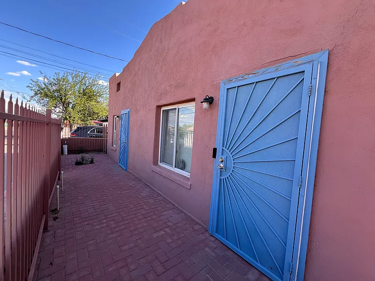 221 N Mesquite St — Photo 2